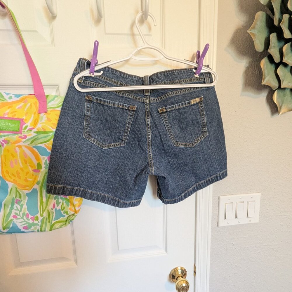 Levi Strauss |Signature Shorts | Stretch | Medium Wash | 10 | 5.5" INSEAM - Picture 8 of 8
